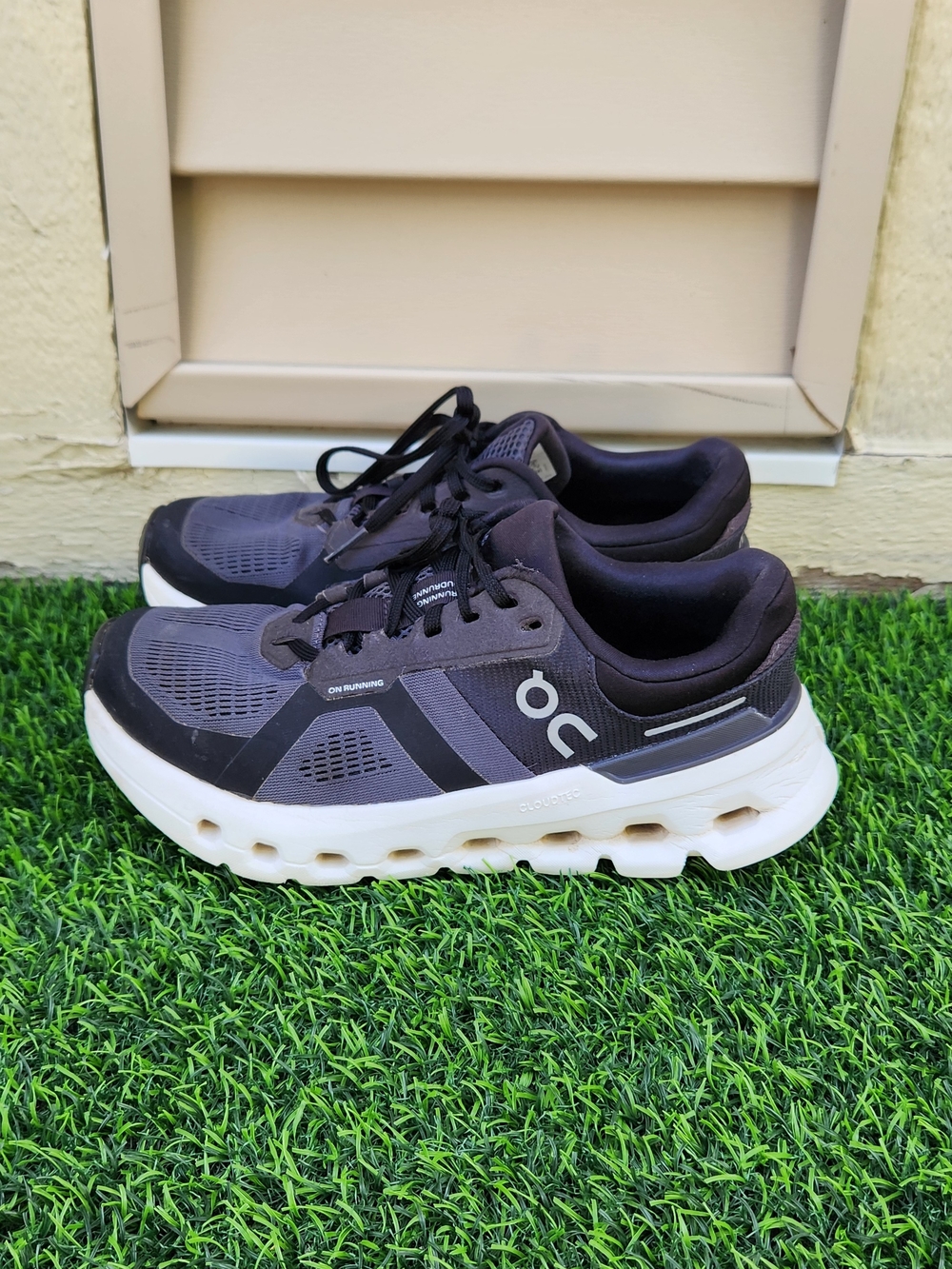 On Running Running Cloudswift Women's Running Shoes - Black/White SIZE 6 - Picture 4 of 6